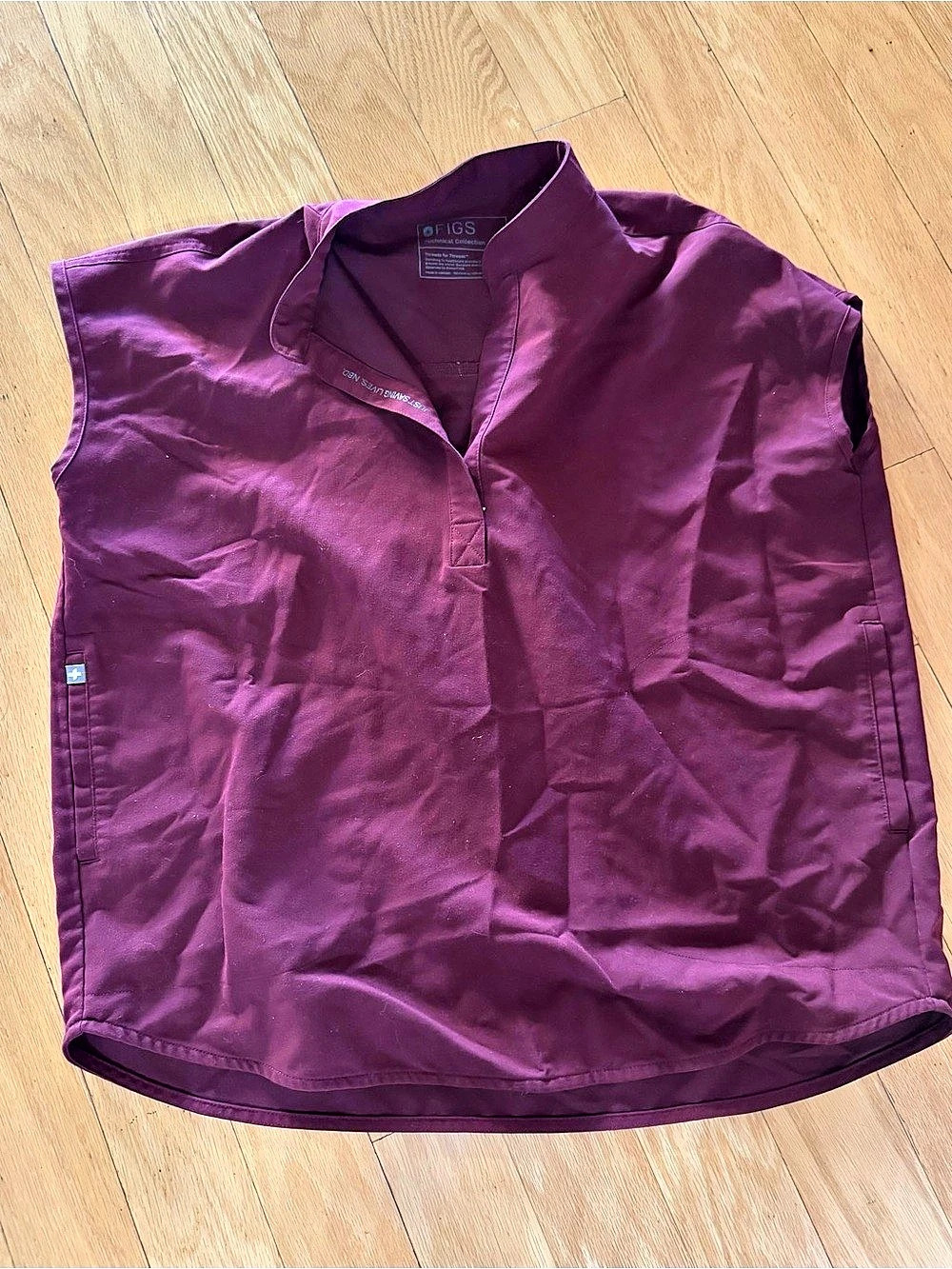 FIGS Rafaela Oversized Scrub Top Sleeveless burgundy Small